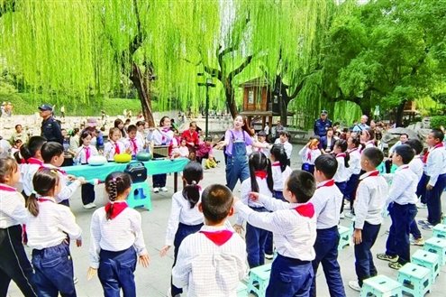 济南市十亩园小学的“泉畔课堂”
